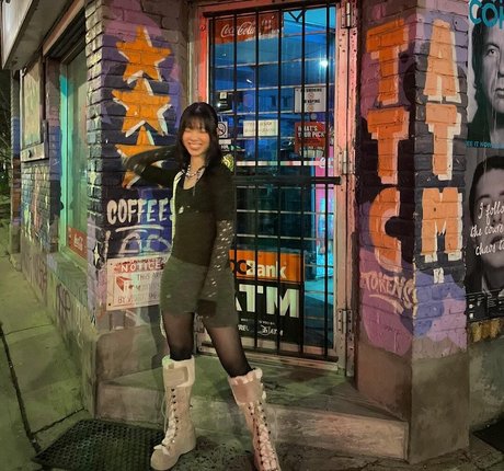 Naakte gelekte OnlyFans-foto van Olivia Sun
