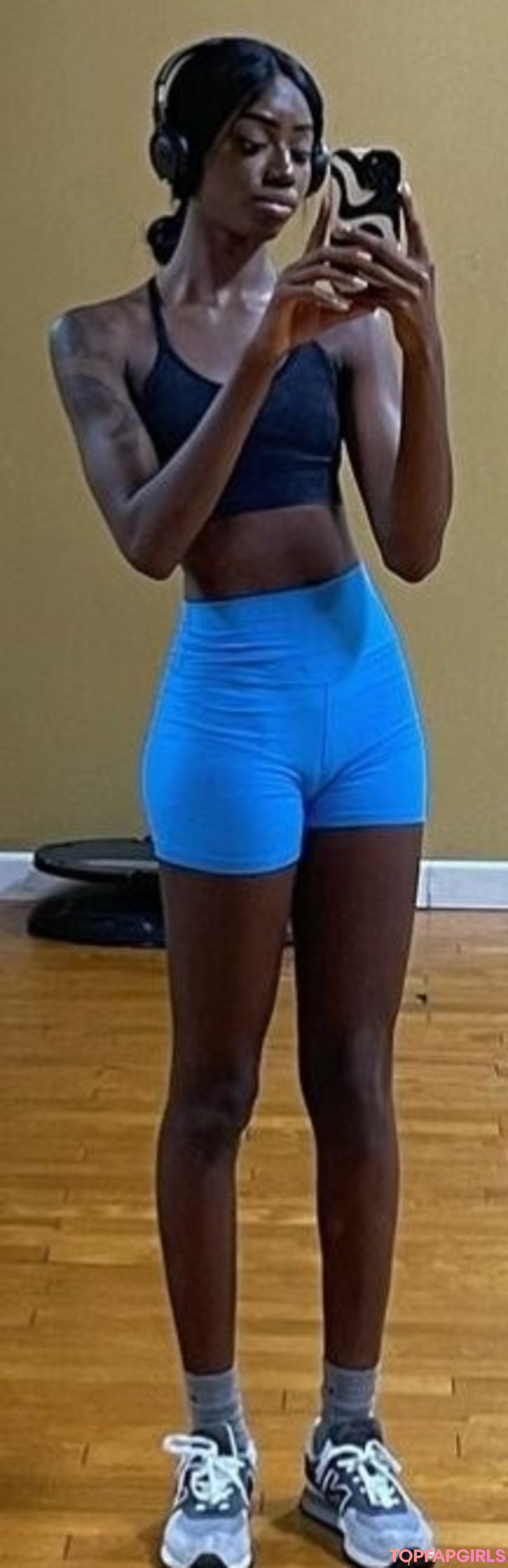 Naakte gelekte OnlyFans-foto van Luhmulaa #7 Naakte gelekte OnlyFans-foto van Luhmulaa #7