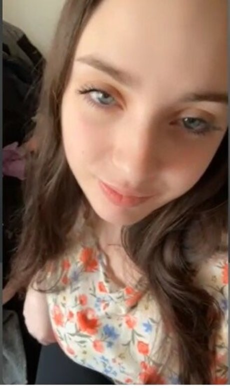 Naakte gelekte OnlyFans-foto van Elodierenee