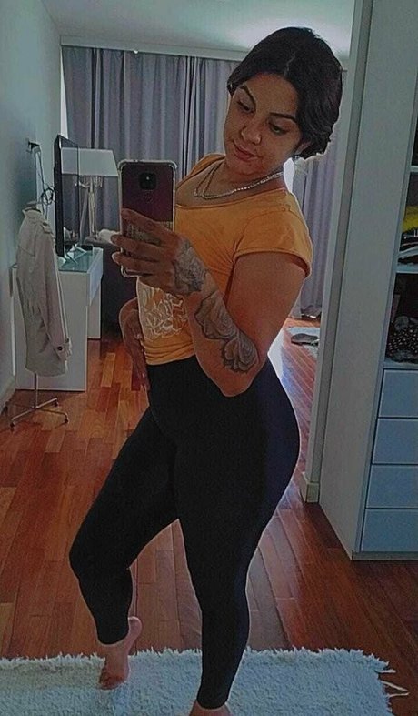 Naakte gelekte OnlyFans-foto van Viperlatina