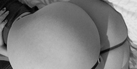 Naakte gelekte OnlyFans-foto van Micawuw