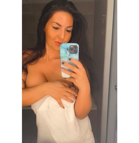 Naakte gelekte OnlyFans-foto van Persian Princess
