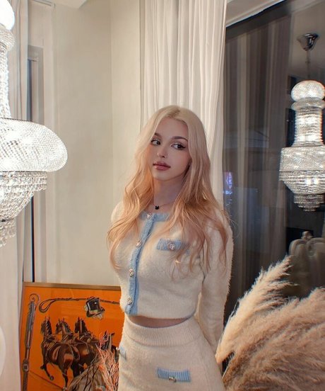 Naakte gelekte OnlyFans-foto van Elina Karimova