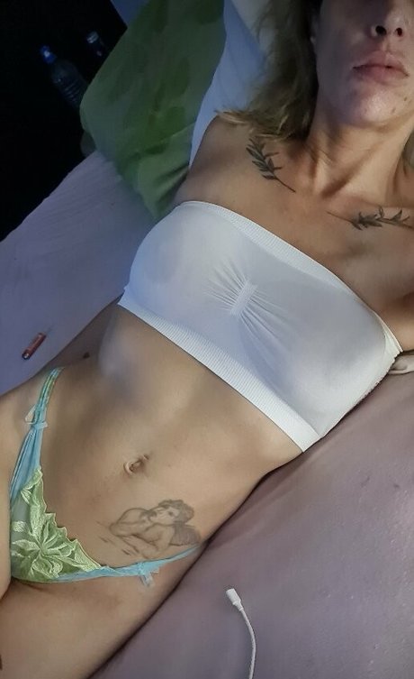 Naakte gelekte OnlyFans-foto van Aritana Maroni