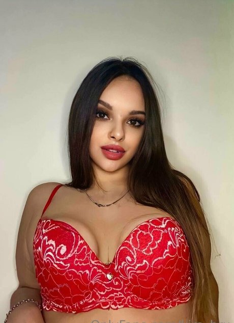 Kirabrunette1