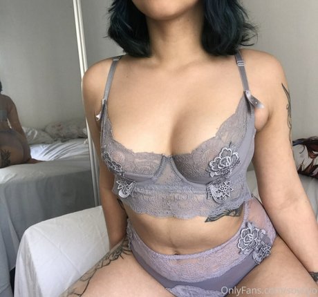 Naakte gelekte OnlyFans-foto van Jessica Yoyo