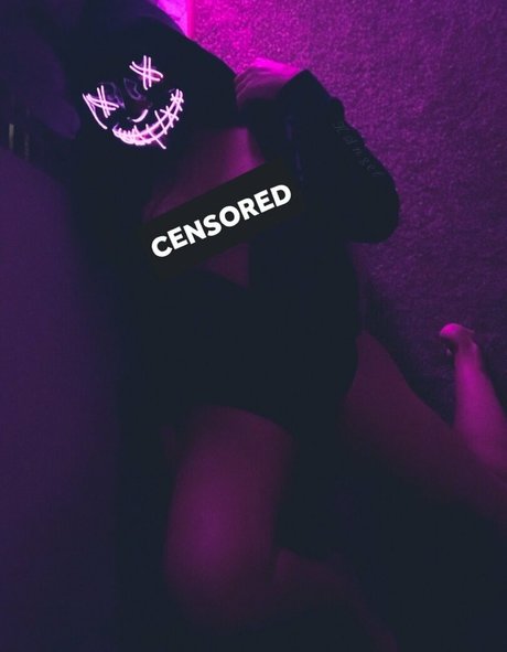 Naakte gelekte OnlyFans-foto van Kangelstardustxo
