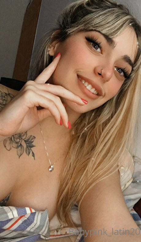 Naakte gelekte OnlyFans-foto van Babypinklatin20