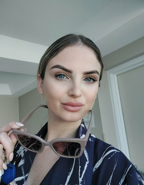 Naakte gelekte OnlyFans-foto van Lexylovee