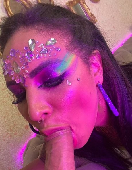 Naakte gelekte OnlyFans-foto van Karoline Coutinho