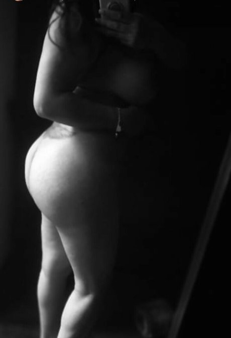 Naakte gelekte OnlyFans-foto van Wachamarie