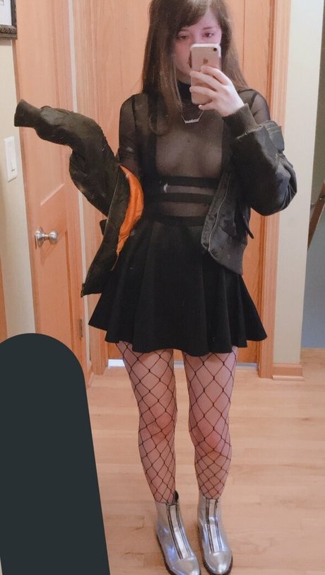 Naakte gelekte OnlyFans-foto van Soniccitrush