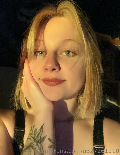 Naakte gelekte OnlyFans-foto van Lilliefrance