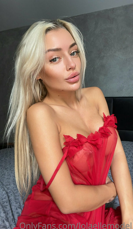 Naakte gelekte OnlyFans-foto van Lolaellemodel
