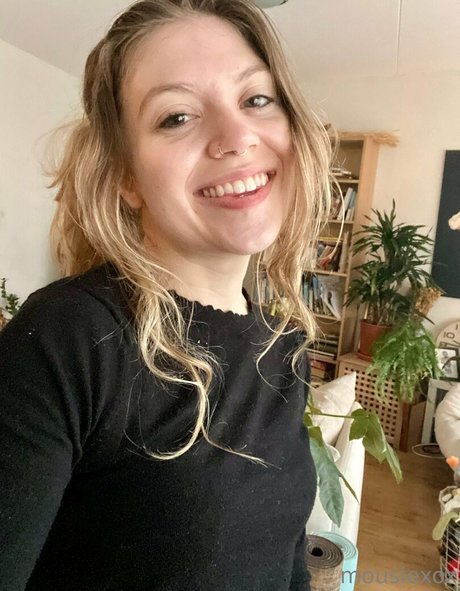 Naakte gelekte OnlyFans-foto van Mousiexox