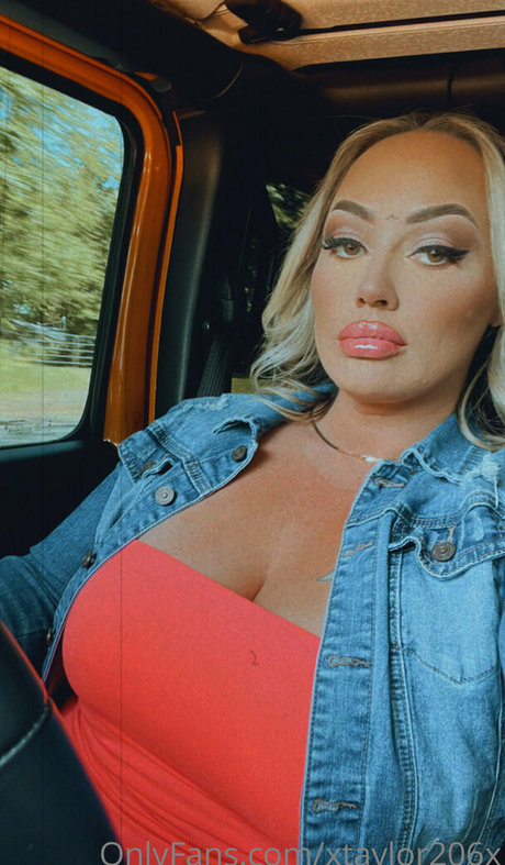 Naakte gelekte OnlyFans-foto van Xtaylor206x