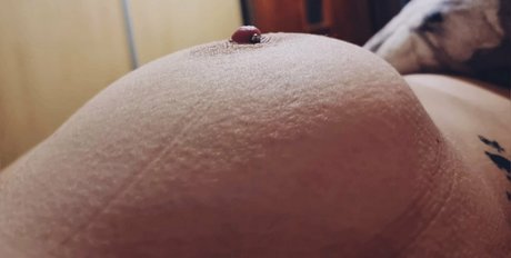 Naakte gelekte OnlyFans-foto van Suuusanahfree