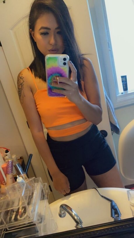 Naakte gelekte OnlyFans-foto van Randomsuburbanite Rose