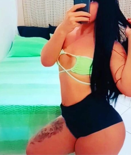Naakte gelekte OnlyFans-foto van Natyely