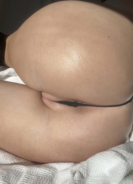 Naakte gelekte OnlyFans-foto van Juicyalycia