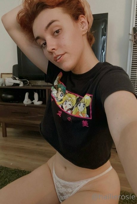 Naakte gelekte OnlyFans-foto van Hailierosie