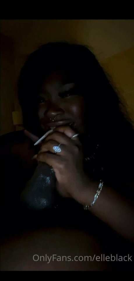 Naakte gelekte OnlyFans-foto van Elleblack