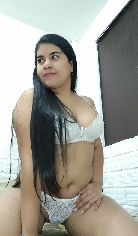 Naakte gelekte OnlyFans-foto van Alanaahot