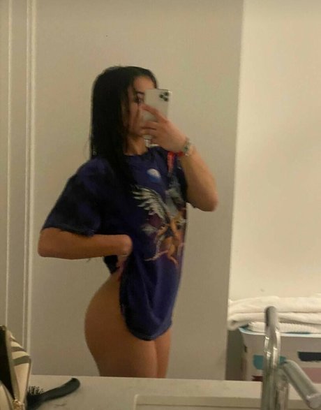 Naakte gelekte OnlyFans-foto van Iwantujadearoo