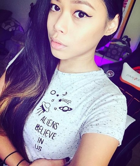 Naakte gelekte OnlyFans-foto van Jonna Mae