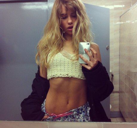 Suki Waterhouse