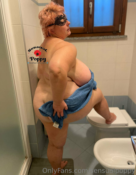 Naakte gelekte OnlyFans-foto van Sensualpoppy