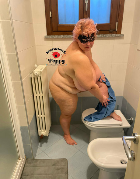 Naakte gelekte OnlyFans-foto van Sensualpoppy