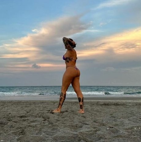 Naakte gelekte OnlyFans-foto van Robbiecal