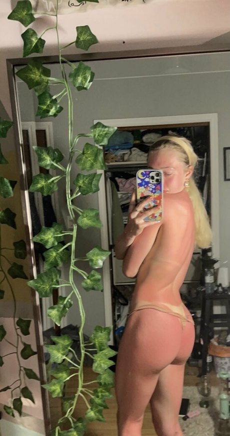 Naakte gelekte OnlyFans-foto van Urdirtygirl420