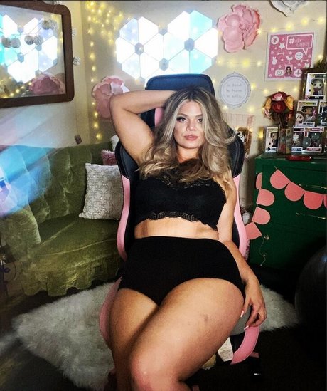 Naakte gelekte OnlyFans-foto van Lindsywood