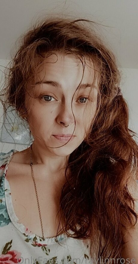 Naakte gelekte OnlyFans-foto van Raylinnrose