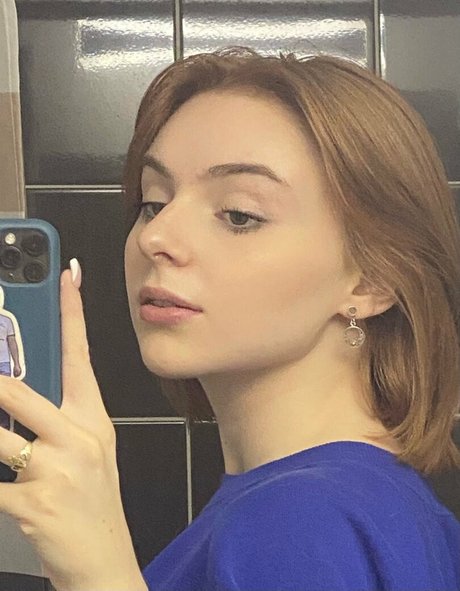 Naakte gelekte OnlyFans-foto van Caitlin