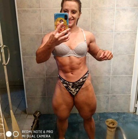 Naakte gelekte OnlyFans-foto van Micaela Viscido