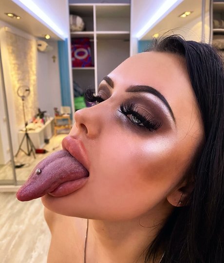 Naakte gelekte OnlyFans-foto van Alison Beth