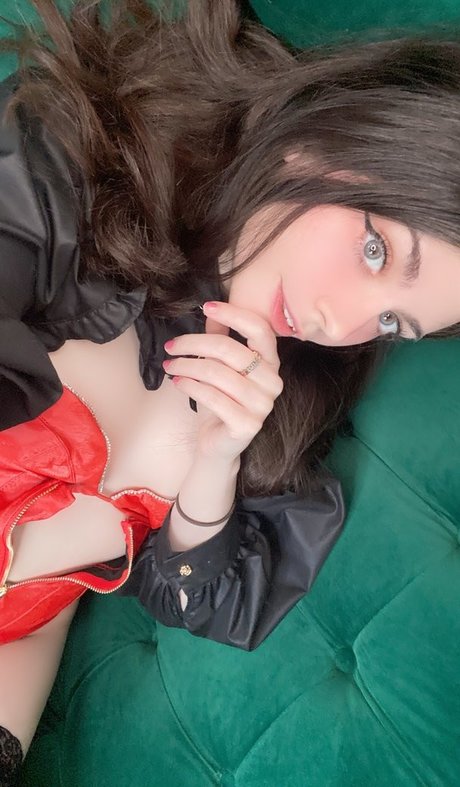 Naakte gelekte OnlyFans-foto van Adinaluna