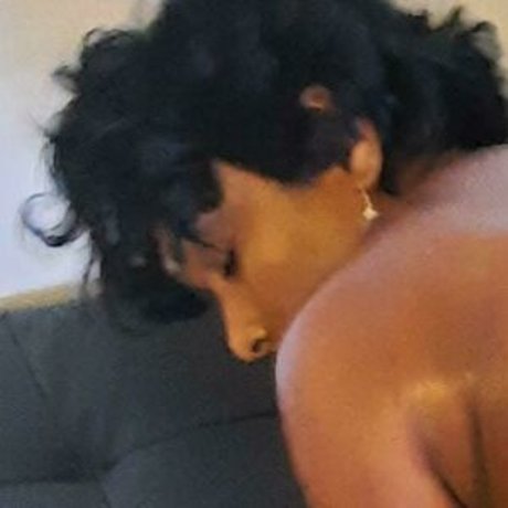 Naakte gelekte OnlyFans-foto van Ebonysorceress