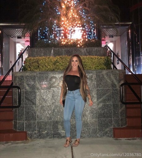 Naakte gelekte OnlyFans-foto van Laurenjlopez
