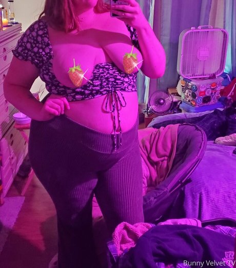Naakte gelekte OnlyFans-foto van Bunnyvelvettvfree