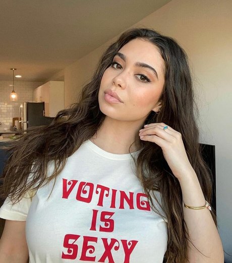 Naakte gelekte OnlyFans-foto van Aulii Cravalho