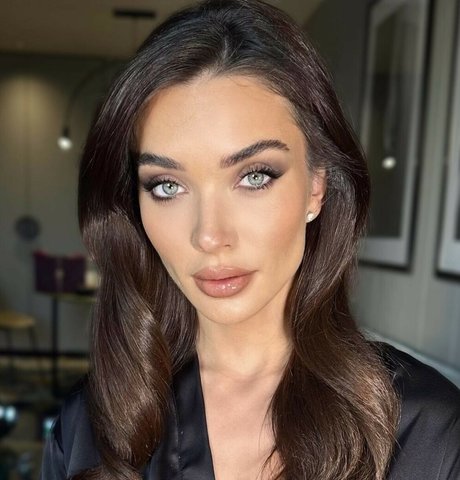 Naakte gelekte OnlyFans-foto van Amy Jackson