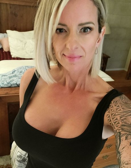 Naakte gelekte OnlyFans-foto van Sweetnsexyerin