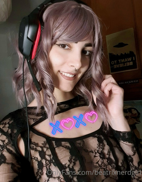 Naakte gelekte OnlyFans-foto van Beatrixnerdgirl
