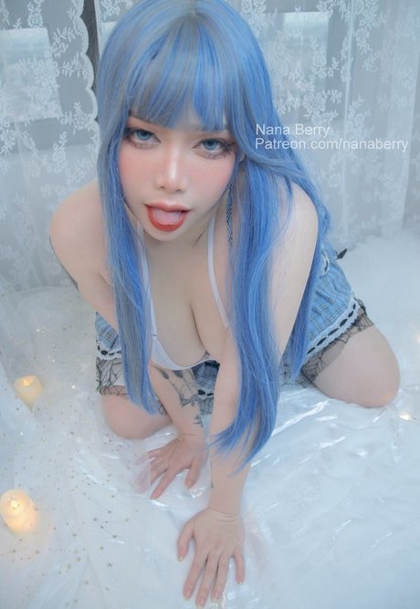 Naakte gelekte OnlyFans-foto van Nana Berry