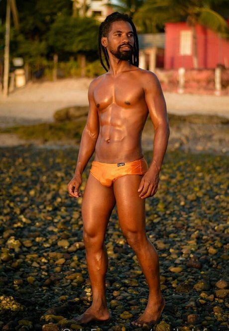 Naakte gelekte OnlyFans-foto van Garihalefree