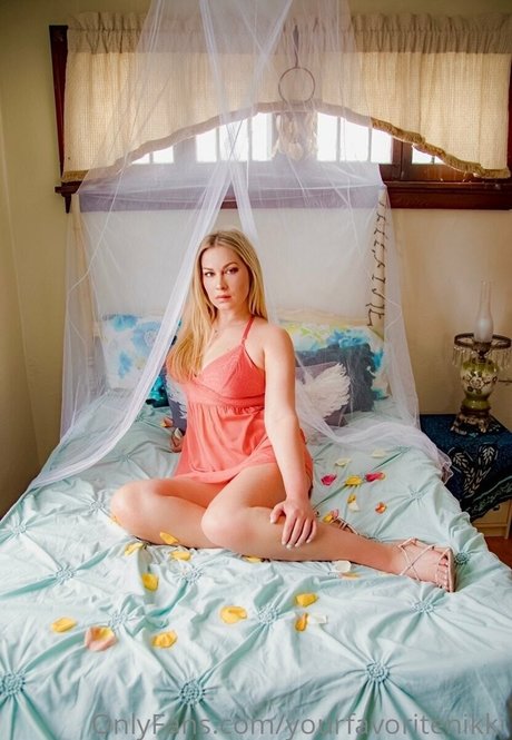 Naakte gelekte OnlyFans-foto van Nikki Baker